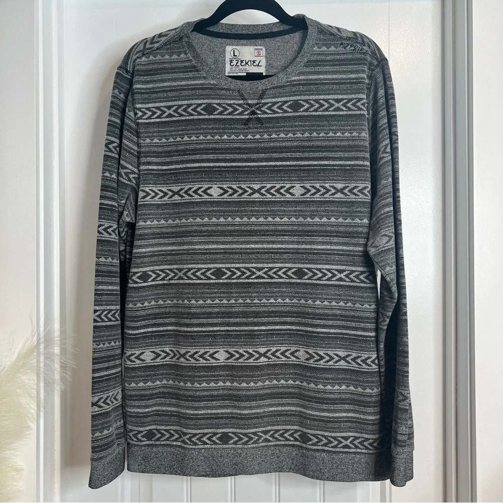 Ezekiel Gray and White Geometric Design Long Sleeved Pullover. Size Large.